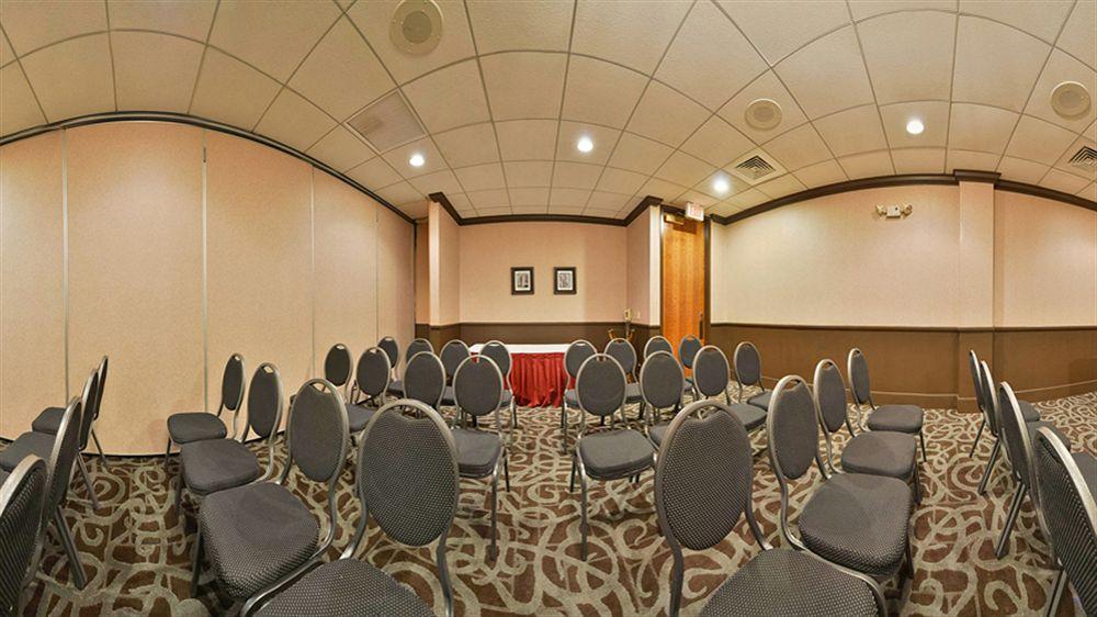 Wyndham Garden Chicago Northwest 4*