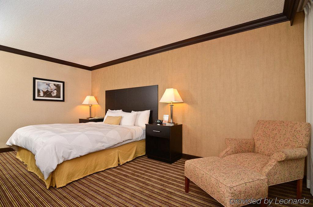 Wyndham Garden Chicago Northwest 4*